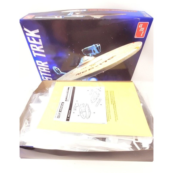 New AMT Star Trek U.S.S. Enterprise NCC-1701 with Shuttle Craft 2018 #AMT1080/06 - Picture 14 of 14